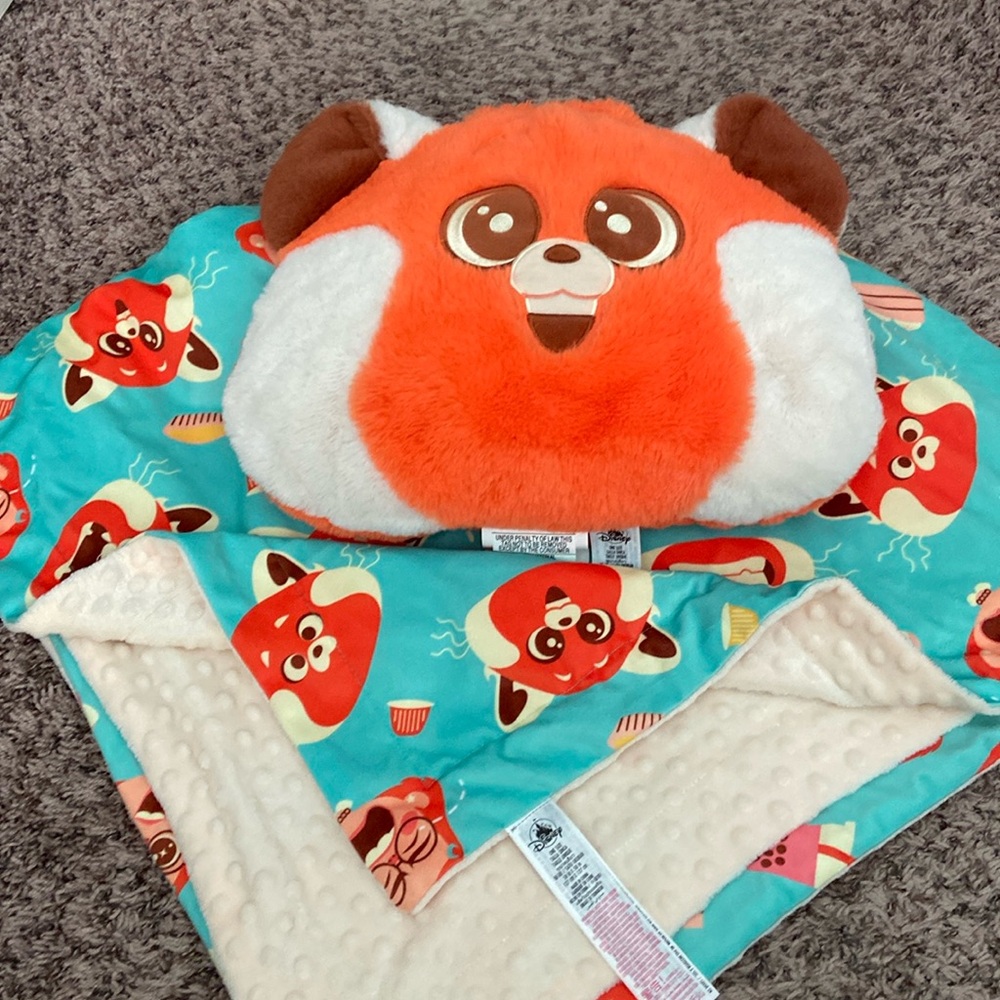 Like new Disney's Turning Red Pillow and Blanket Set